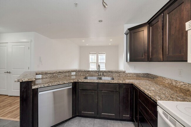 Building Photo - Stunning Down Town Condo in Secure Building