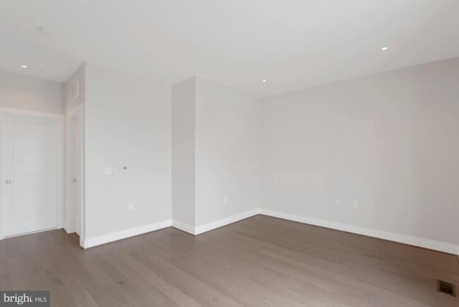 Building Photo - 203 Montgomery St