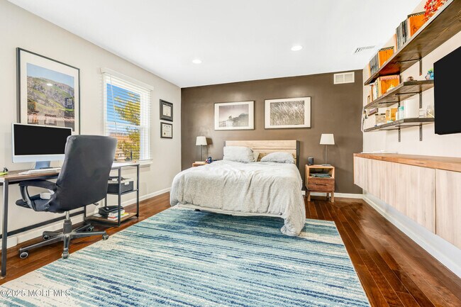 Building Photo - 7 Oak Tree Ln