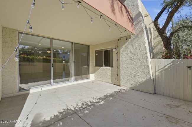 Building Photo - 7625 E Camelback Rd