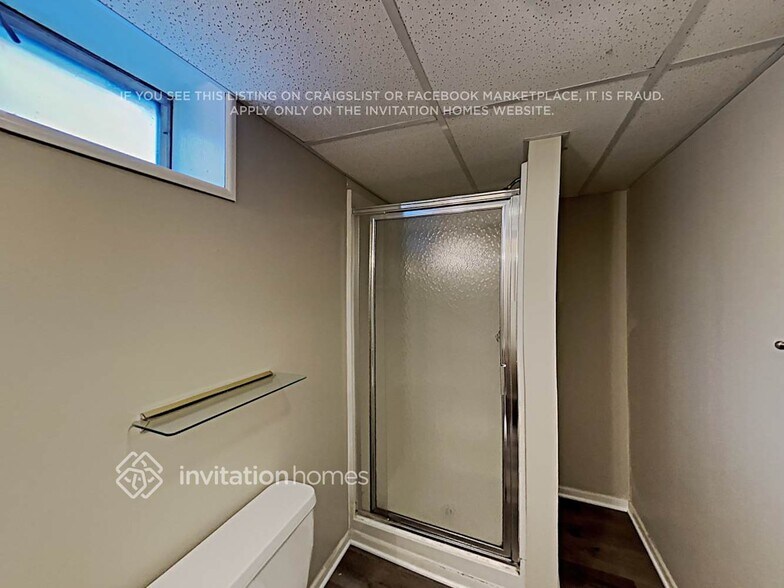 Building Photo - 224 Oak Park Dr NE