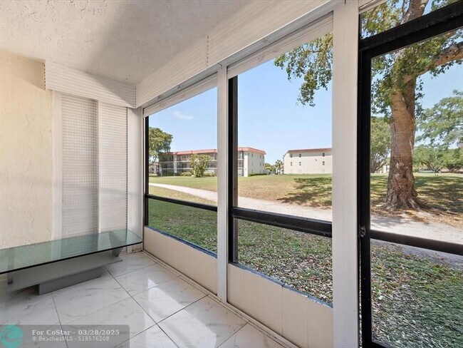 Building Photo - 371 S Hollybrook Dr