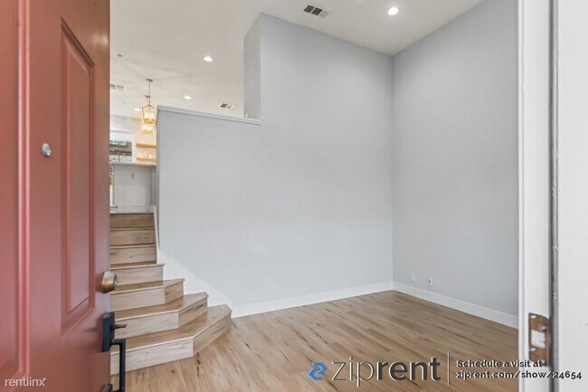 Building Photo - 3 br, 2.5 bath Townhome - 1052 Green Stree...