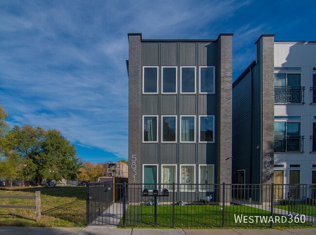 Primary Photo - Penthouse 3 bed 2 bath near Washington Park