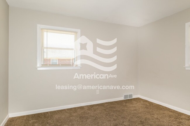 Building Photo - 320 St Eugene Ln