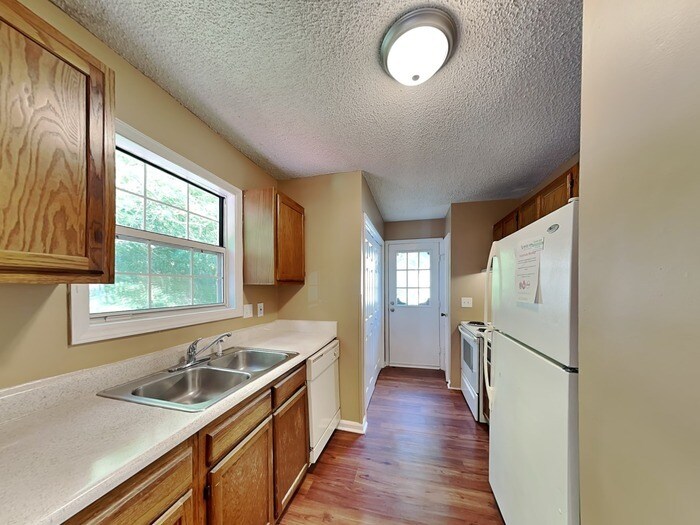 Building Photo - 6613 Cool Water Ct