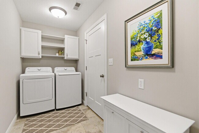 Building Photo - 3805 Flatwater Dr