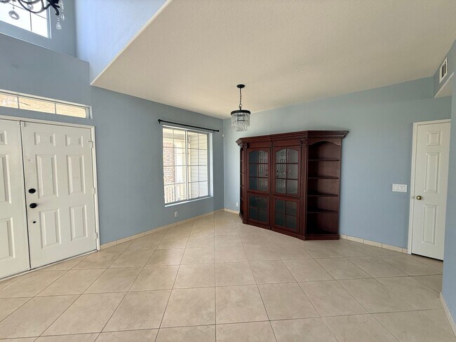 Building Photo - Stunning 5-Bedroom Pool Home in Corona is now available for rent