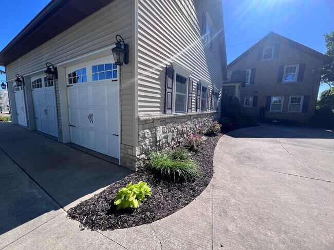 Building Photo - Spacious Four Bedroom Home in Byron Center!