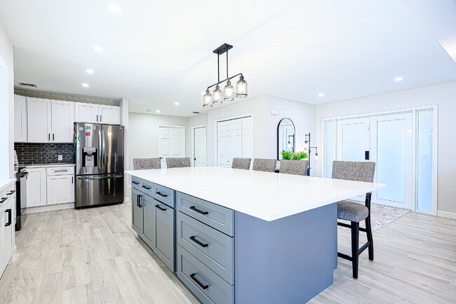 Building Photo - Waterfront Furnished Pool Home with Gulf &...