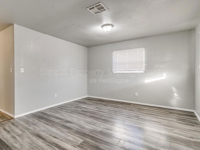 Building Photo - 3204 NE 11th St