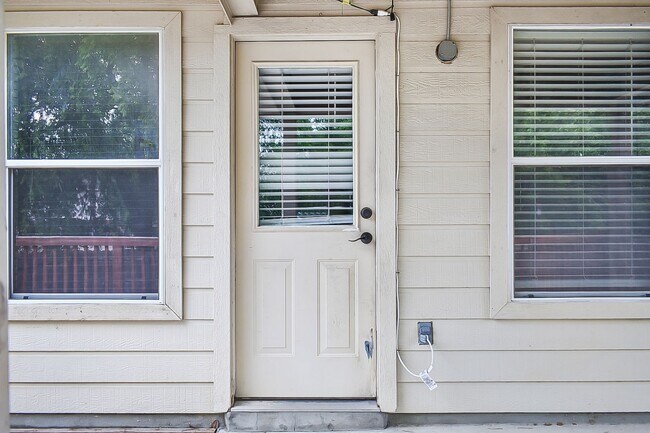 Building Photo - 3 Bedroom/2 Bath Magnolia Heights Subdivision