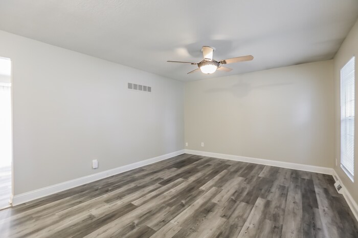 Building Photo - 1308 SE Knights Bridge