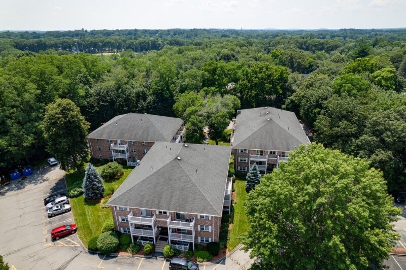 Building Photo - 10 Karen Cir