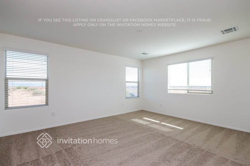 Building Photo - 1323 E Palomino Way