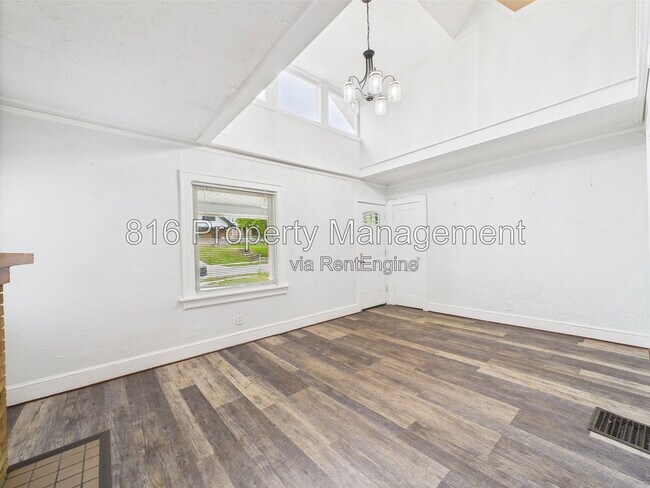 Building Photo - 5611 Olive St