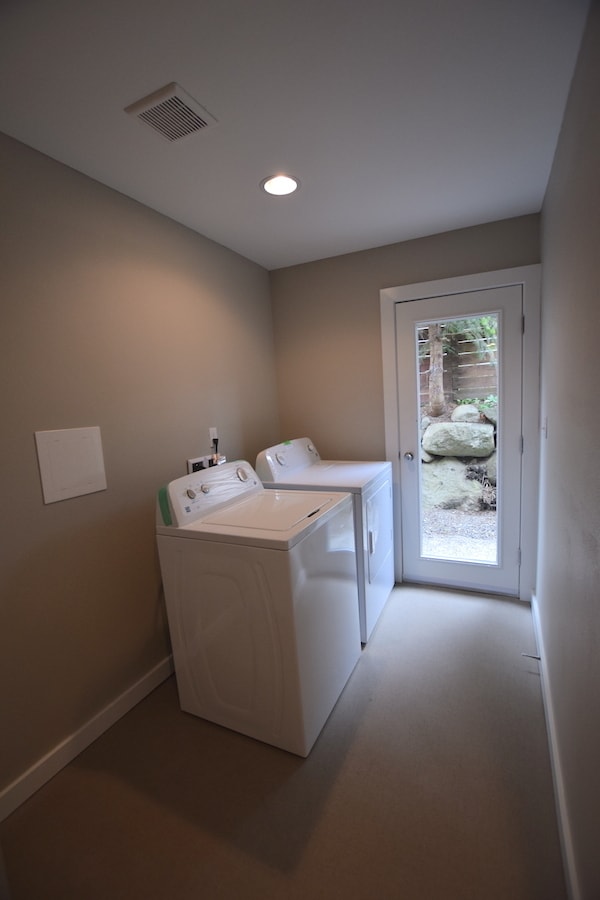 Building Photo - Modern 3 bed/1.75 bath in GREAT Shoreline  location!!!