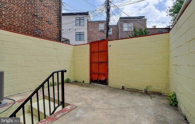 Building Photo - 1209 I St SE