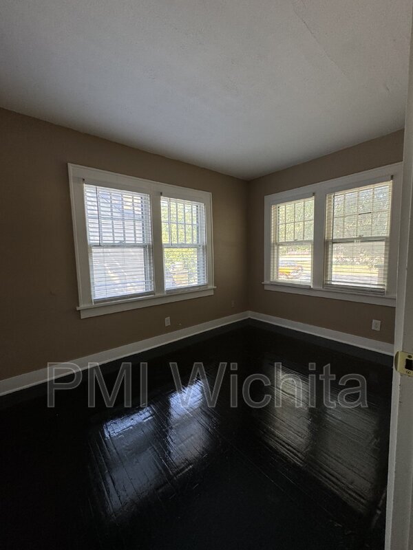 Building Photo - 735 S Grove St