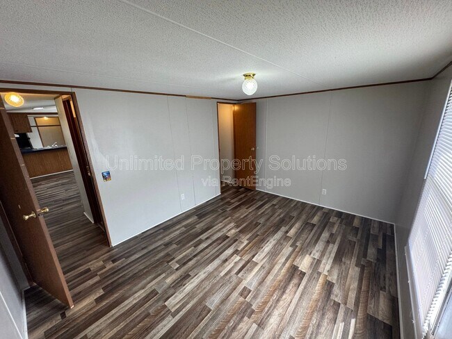 Building Photo - 9499 Wendi Dr NE