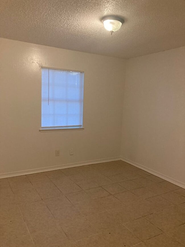 Building Photo - Gulfport 3 Bedroom
