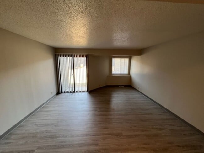 Building Photo - 2569 Nicholas Ct