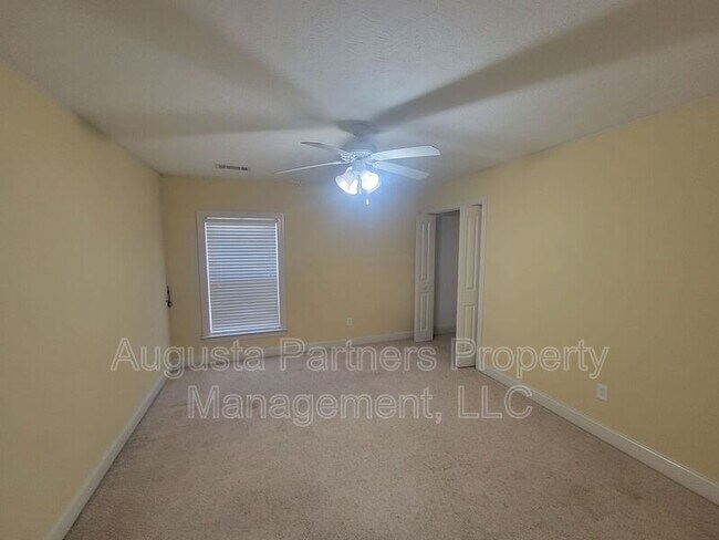 Building Photo - 1010 Barrett Dr