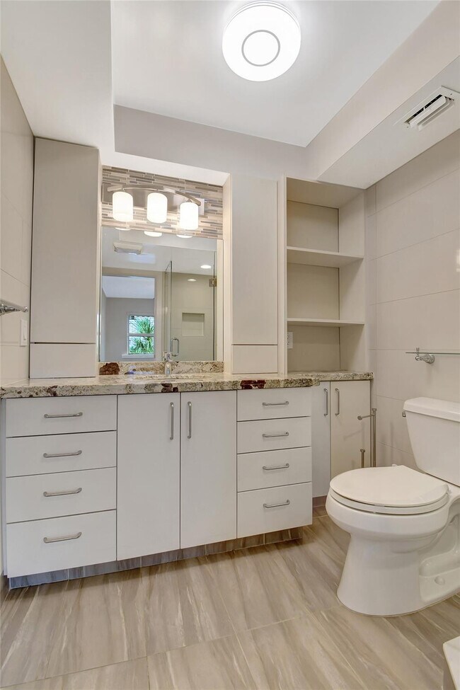 Building Photo - 3121 NE 51st St