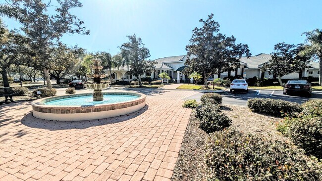 Building Photo - 6-12 month TURNKEY FURNISHED GOUNG FLOOR 2/2 CONDO