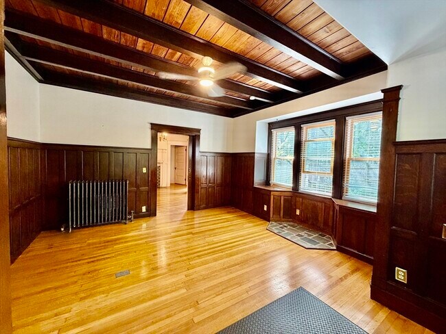 Building Photo - 161 Walnut St