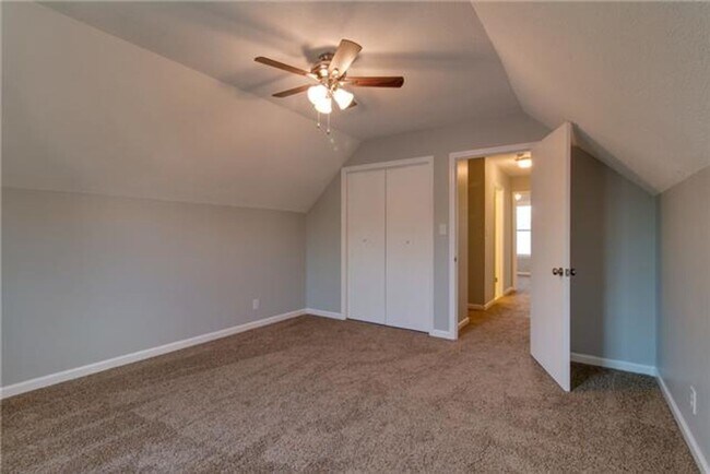 Building Photo - For Rent – Spacious 4 Bedroom Home Near Fo...