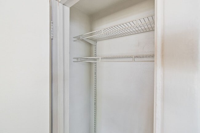 Building Photo - MOVE IN SPECIAL- Charming 2/1 Home w/ Partially Fenced Yard in St. Cloud