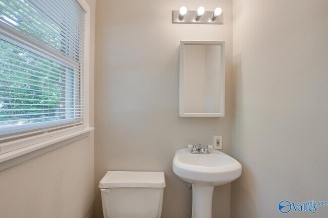 Building Photo - 4813 Joy Dr NW