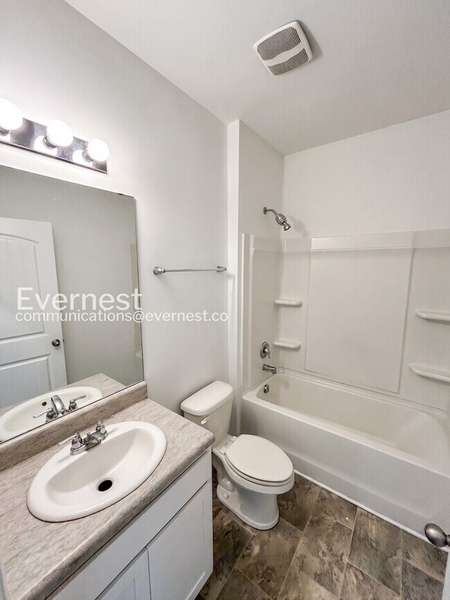 Building Photo - 3-Bed/ 2-Bath Home in Antioch/Available Now!