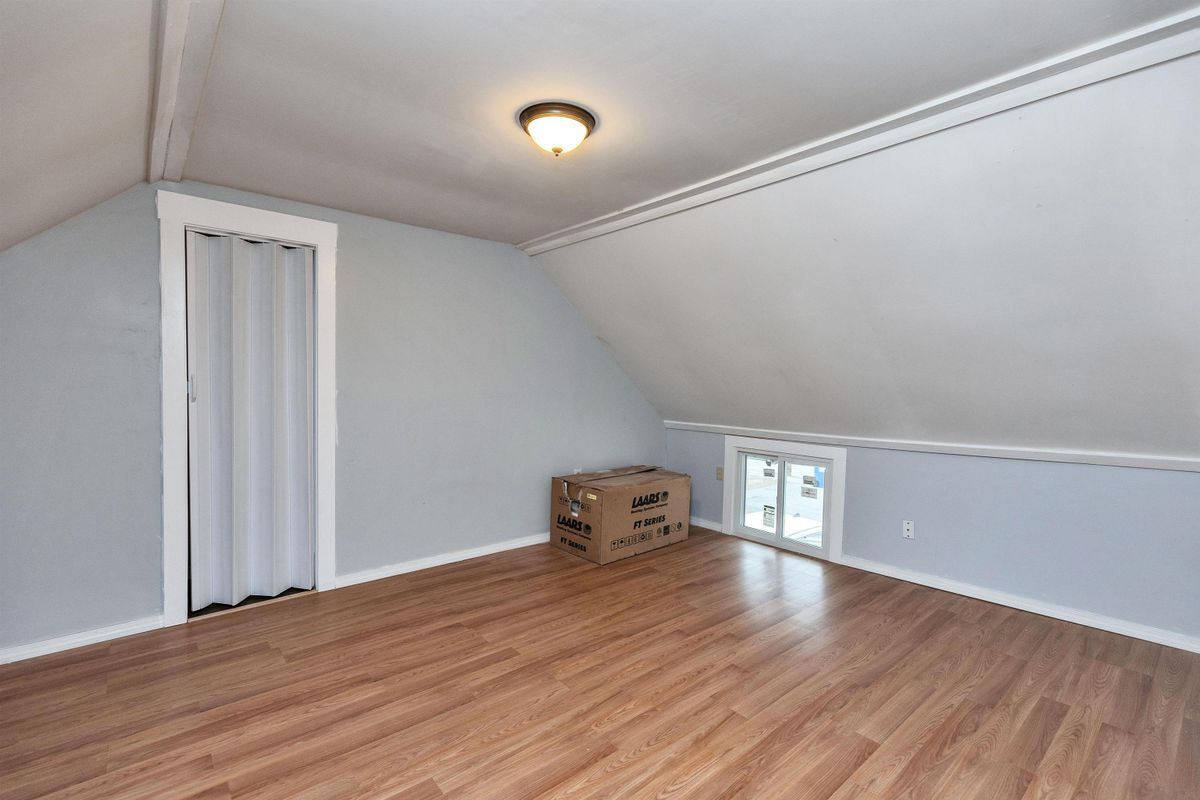 Building Photo - 27 School, D