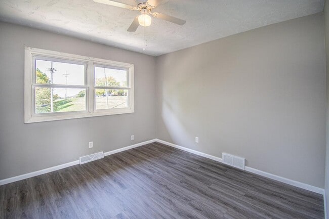 Building Photo - 1220 Hillcrest Dr