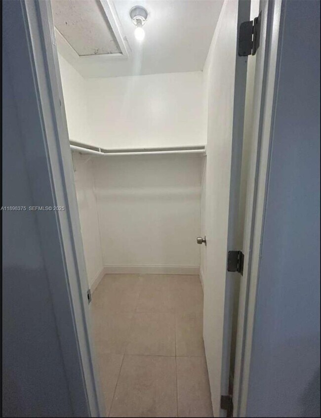 Building Photo - 1450 NW 20th Ct