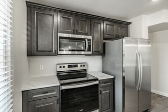 Building Photo - 324-326 Darby Rd-2L