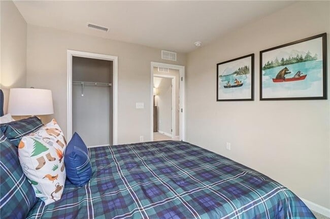 Building Photo - 6644 Red Oak Wy