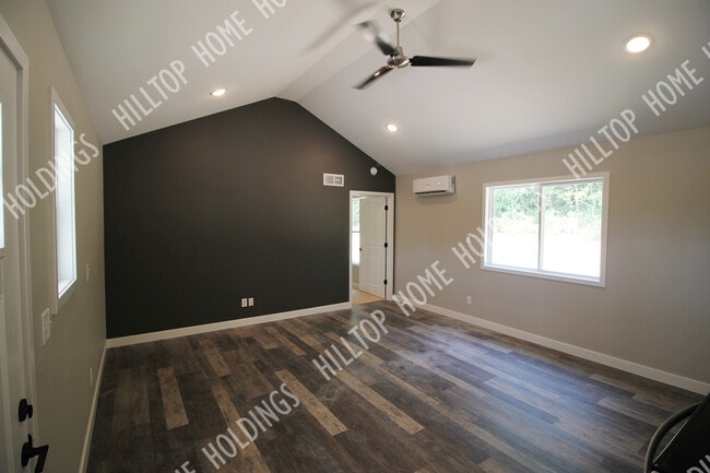 Building Photo - 2 Oak Terrace Ln