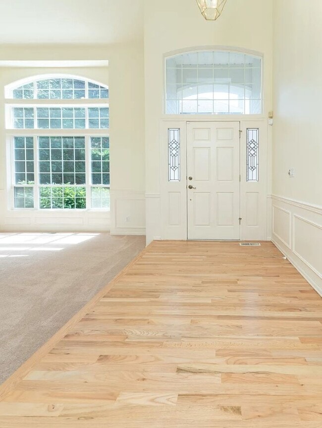 Building Photo - 4Bd/2.5Ba Bellevue House