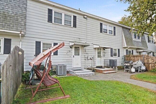 Building Photo - 95 Pilgrim Cir