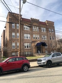 Building Photo - 146 Chestnut St