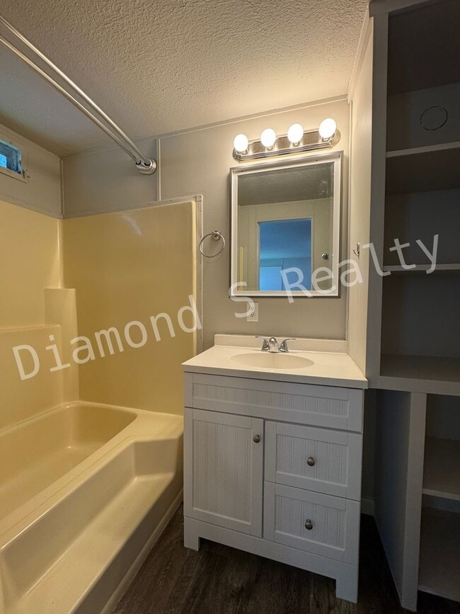 Building Photo - Nice & Clean Mobile Home for Lease!