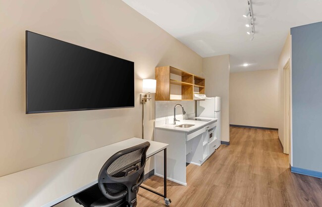 Building Photo - Furnished Studio-Belgrade - Bozeman - Yell...