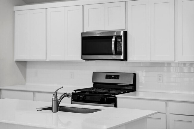 Building Photo - 4411 W Canyon Run Dr