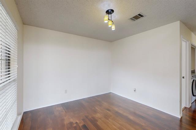 Building Photo - 719 Woodlake Dr