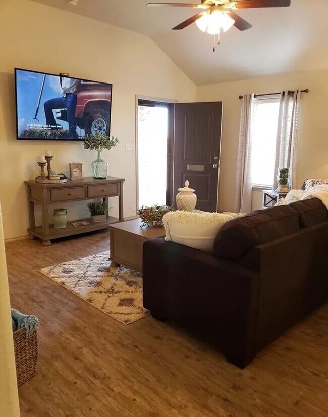 Building Photo - Rare 4 Bedroom Available 10/14/24 In Frenship