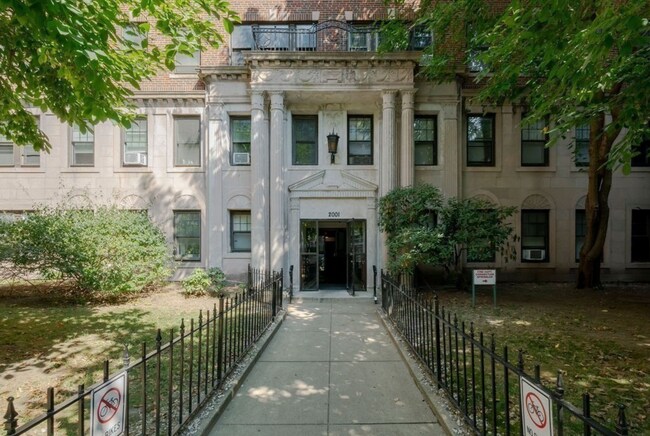 Building Photo - 2001 Commonwealth Ave