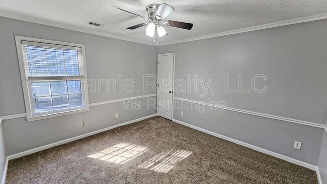Building Photo - 4858 Glenwhite Dr